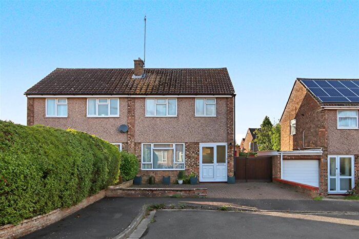 3 Bedroom Semi-Detached House For Sale In , Balham Close, Rushden, NN10