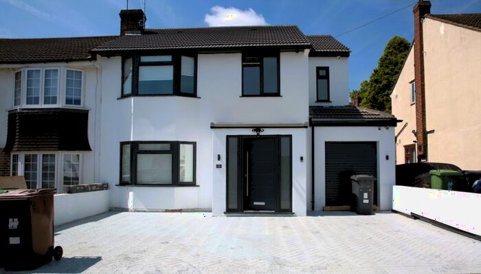 4 Bedroom Semi-Detached House To Rent In Salisbury Close, Potters Bar, EN6