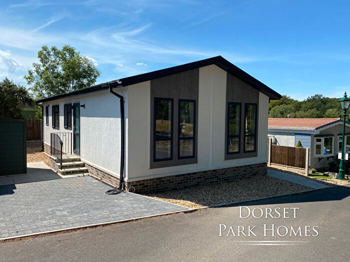 2 Bedroom Park Home For Sale In Bashley Cross Road, New Milton, Hampshire, BH25