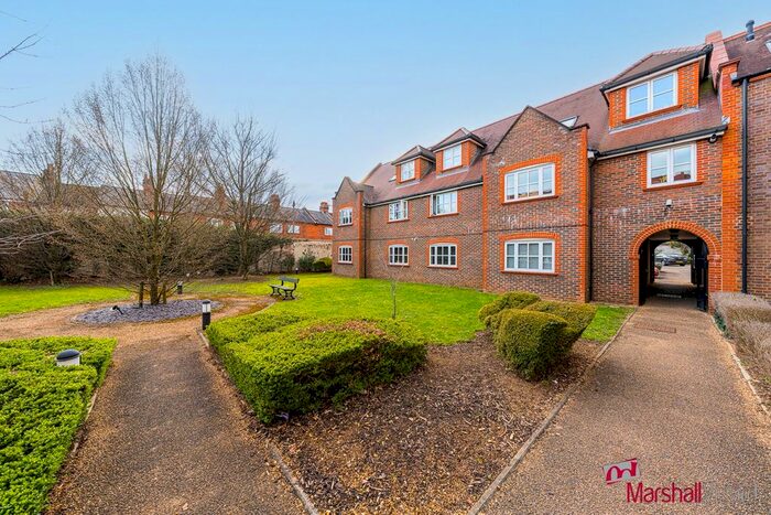 1 Bedroom Flat To Rent In College Yard, Gammons Lane, Watford, WD24