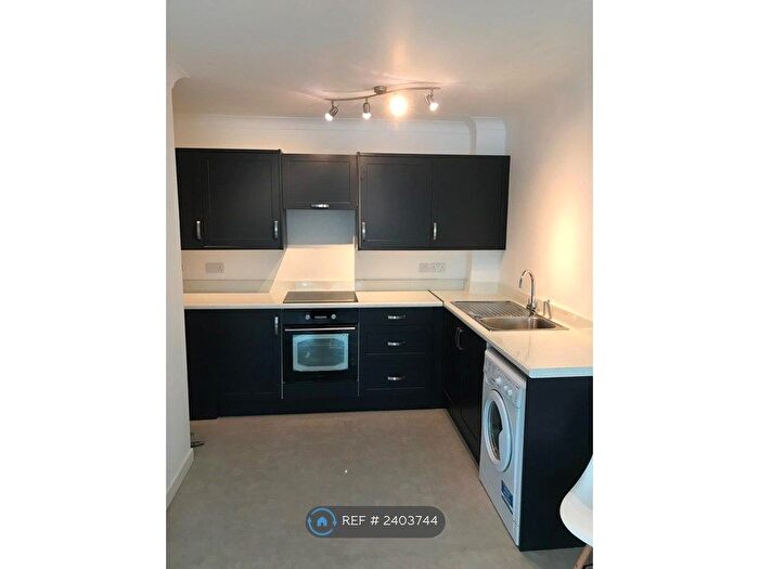 1 Bedroom Flat To Rent In Romana Court, Staines, TW18