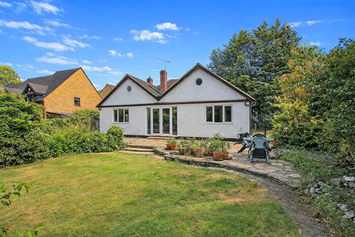4 Bedroom Detached Bungalow For Sale In Croydon Road, Wallington, SM6
