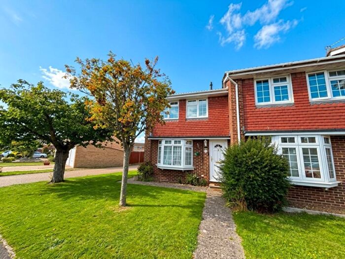 2 Bedroom End Of Terrace House To Rent In Lyneham Gardens, Maidenhead, Berkshire, SL6