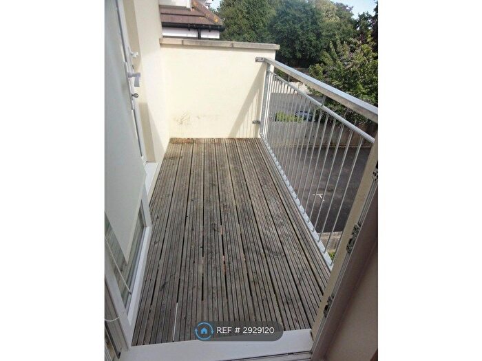 2 Bedroom Flat To Rent In Richmond Park Road, Bournemouth, BH8