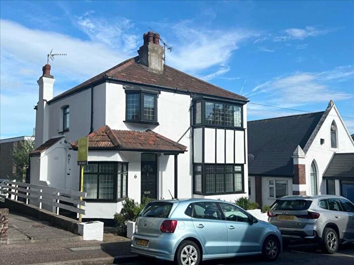 2 Bedroom Apartment For Sale In Just South Of Broadway, Leigh On Sea, SS9