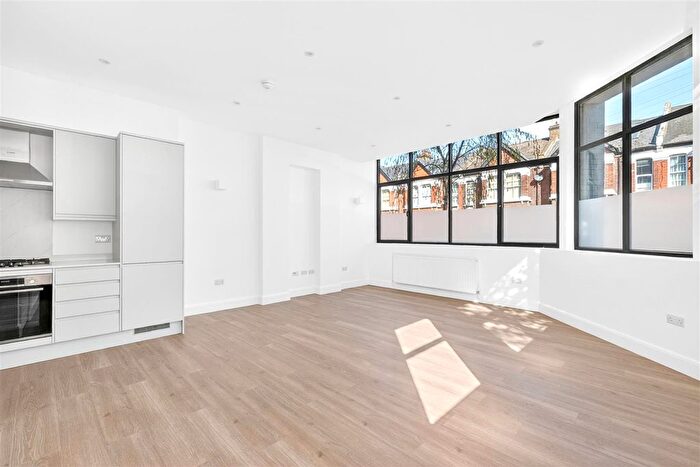 2 Bedroom Flat To Rent In Kilburn Lane, Westminster, W9