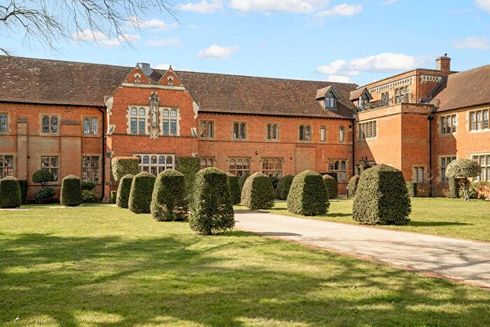 4 Bedroom Flat For Sale In Abbey Gardens, Reading, RG7