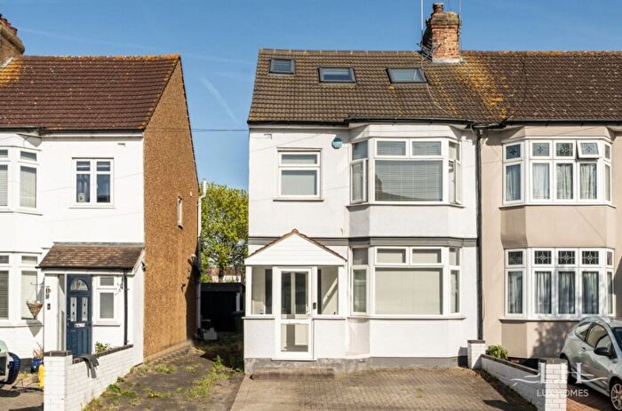 5 Bedroom End Of Terrace House For Sale In Rainsford Way, Hornchurch, RM12