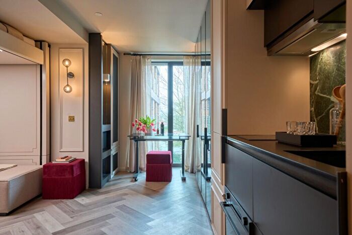 Studio To Rent In Dandi Brondsbery, Willesden Lane, London, NW2