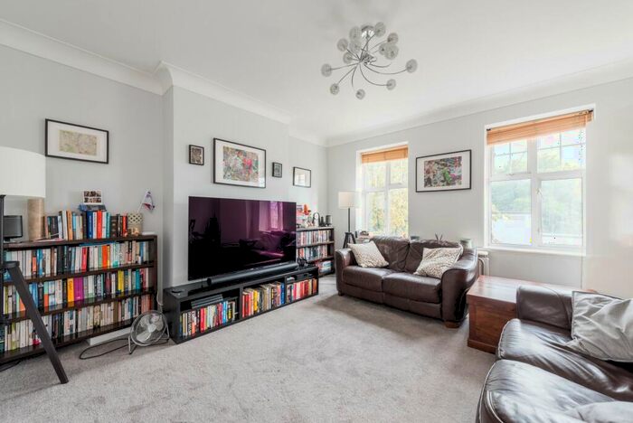 2 Bedroom Apartment To Rent In Haverstock Hill, London, NW3