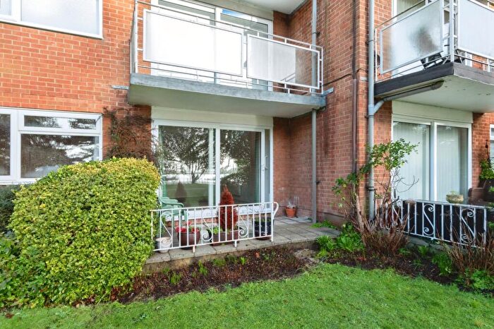 2 Bedroom Flat For Sale In Parkstone Road, Poole, Dorset, BH15