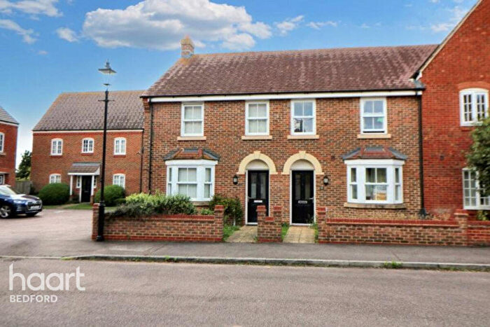 3 Bedroom Semi-Detached House For Sale In Oliver Close, Bedford, MK42