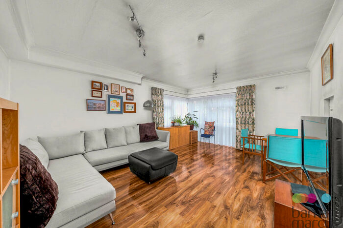 2 Bedroom Apartment To Rent In Friern Barnet Lane, London, N20