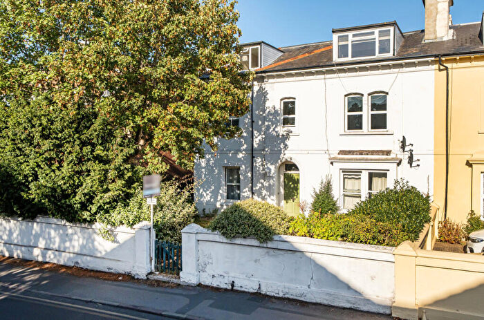 2 Bedroom Apartment For Sale In Craufurd Rise, Maidenhead, Berkshire, SL6