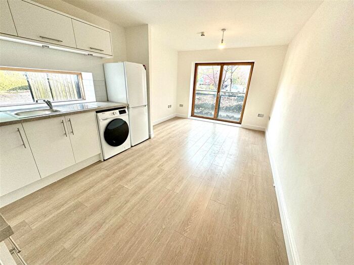 1 Bedroom Flat To Rent In Camlough Walk, Chesterfield, S41