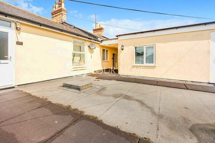 2 Bedroom Flat To Rent In St. Marychurch Road, Torquay, Devon, TQ1