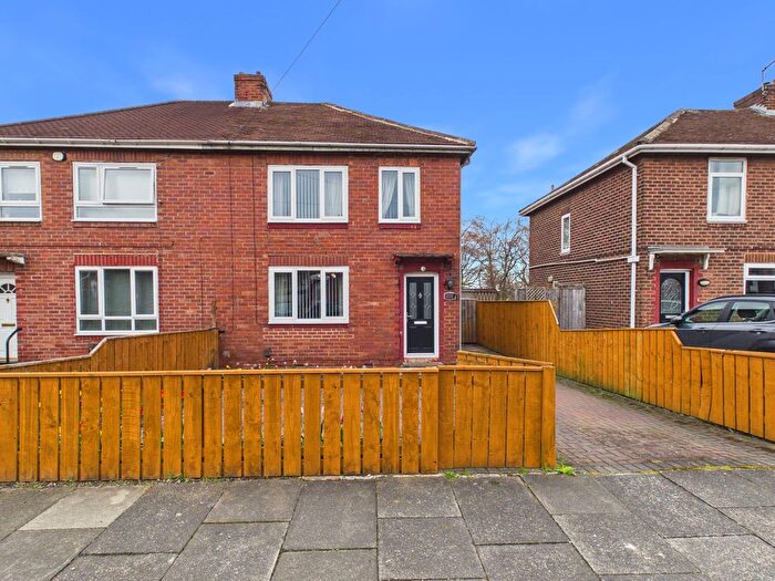 3 Bedroom Semi Detached House For Sale In Whitemere Gardens, Gateshead, NE10