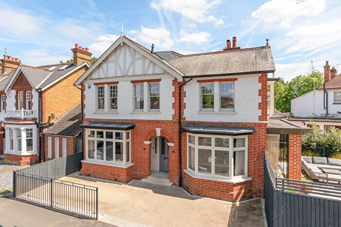 4 Bedroom Detached House For Sale In Kings Road, Walton-On-Thames, KT12