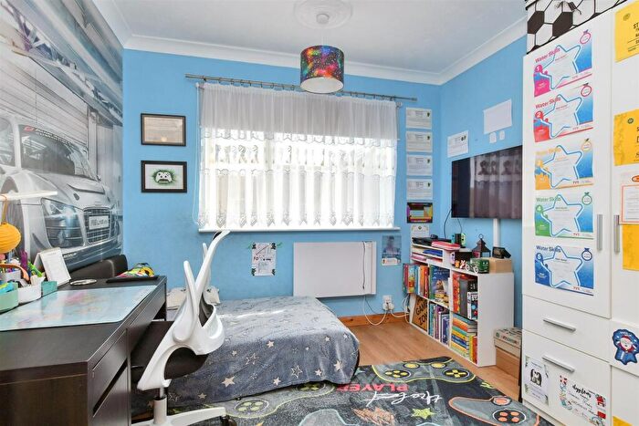 2 Bedroom Apartment For Sale In The Esplanade, Telscombe Cliffs, Peacehaven, East Sussex, BN10