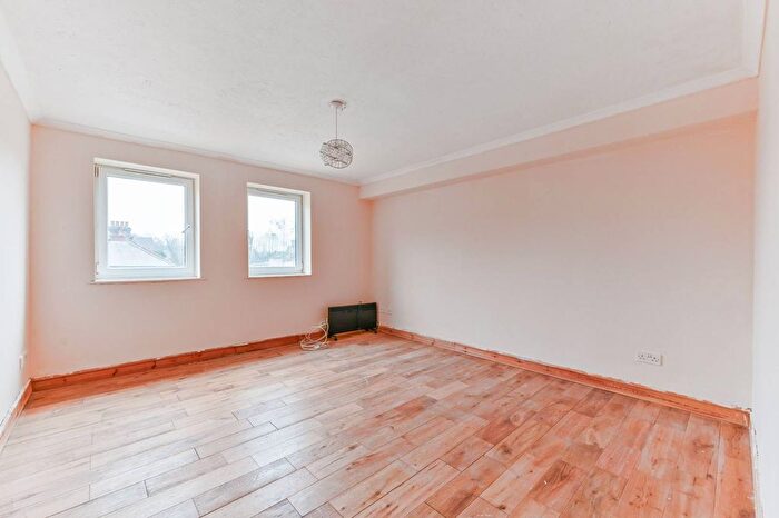 Studio To Rent In Burnell Road, Sutton, SM1