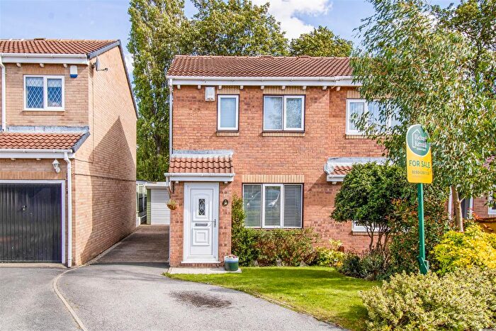 2 Bedroom Semi-Detached House For Sale In Park Lands, Ossett, WF5