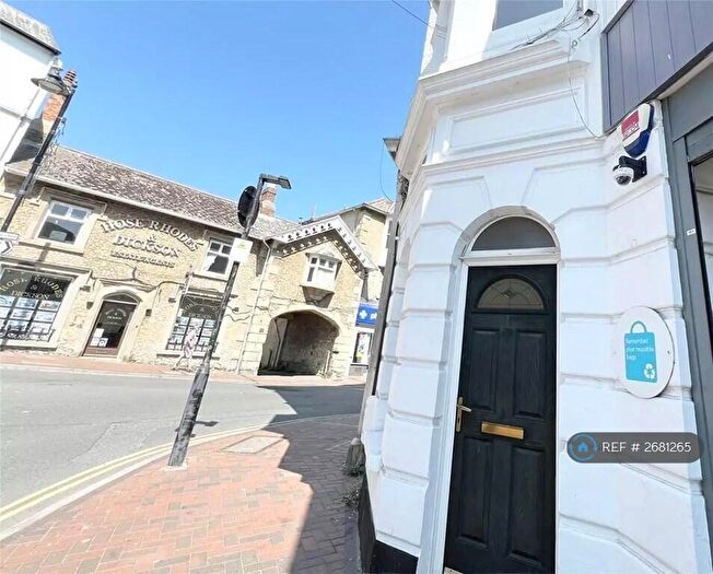 3 Bedroom Flat To Rent In Pier Street, Ventnor, PO38