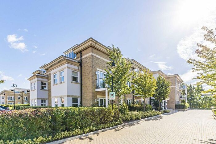 2 Bedroom Flat To Rent In Dyas Road, Sunbury On Thames, TW16