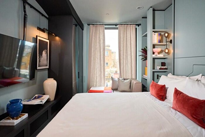 Studio To Rent In Haydon Way, London, SW11