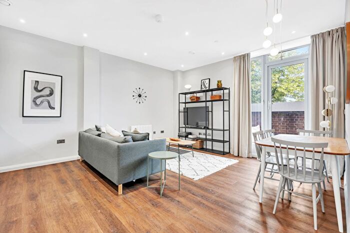 2 Bedroom Flat To Rent In Corporation Street, The Co-Operative, CV1