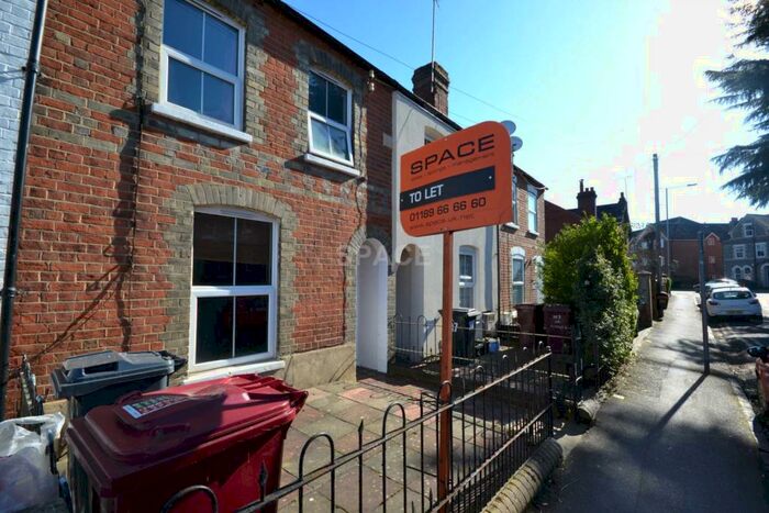 4 Bedroom Terraced House To Rent In De Beauvoir Road, Reading, Berkshire, RG1