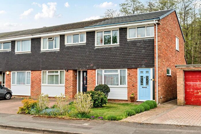 3 Bedroom End Of Terrace House For Sale In Busdens Way, Milford, Godalming, GU8