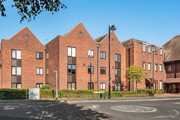 1 Bedroom Flat For Sale In Freelands Road, Cobham, Surrey, KT11