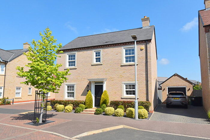 4 Bedroom Detached House For Sale In Collings Crescent, Biggleswade, SG18