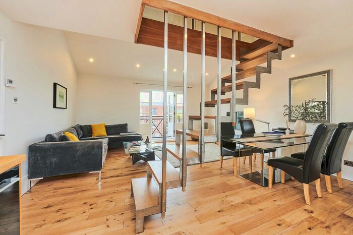 2 Bedroom Flat To Rent In Bridgewalk Heights, Weston Street, SE1