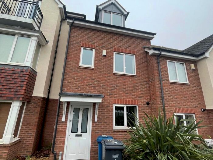 3 Bedroom Town House To Rent In Levetts Fields, Lichfield, WS13