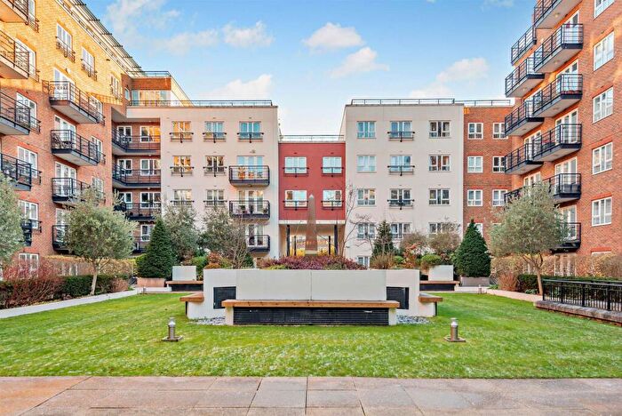 2 Bedroom Apartment For Sale In Seven Kings Way, Kingston Upon Thames, KT2