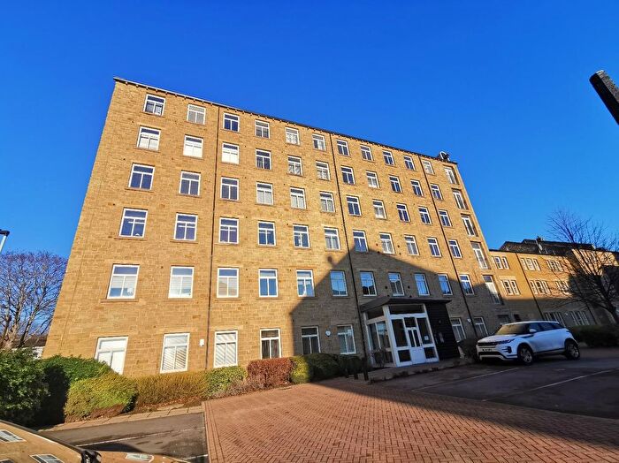 1 Bedroom Flat To Rent In Textile Street, Dewsbury, West Yorkshire, Uk, WF13