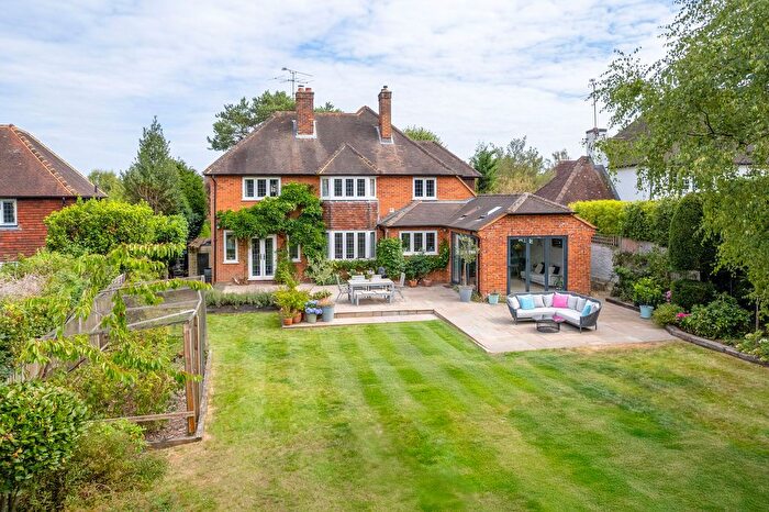 4 Bedroom Detached House For Sale In Lynch Road, Farnham, GU9