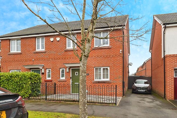 3 Bedroom Semi Detached House For Sale In Elm Way, Chadderton, Oldham, Greater Manchester, OL9