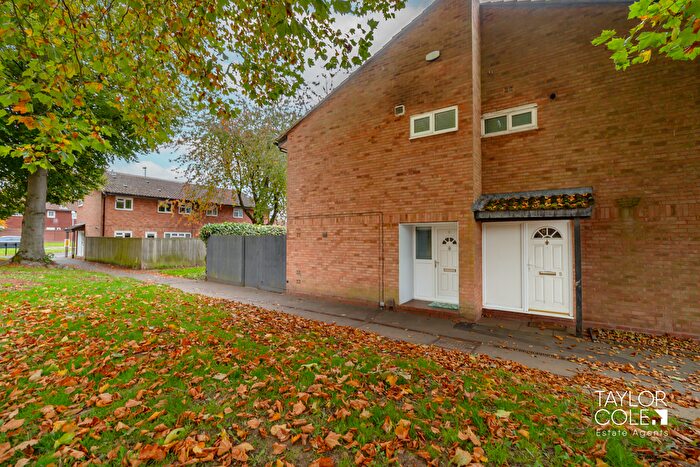 3 Bedroom Semi-detached House For Sale In Camhouses, Wilnecote, B77