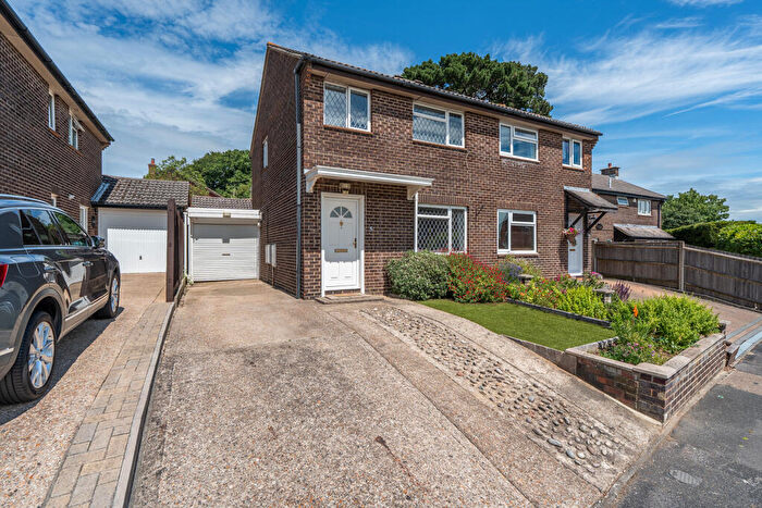 3 Bedroom Semi-Detached House For Sale In Lionheart Way, Bursledon, Hampshire, SO31