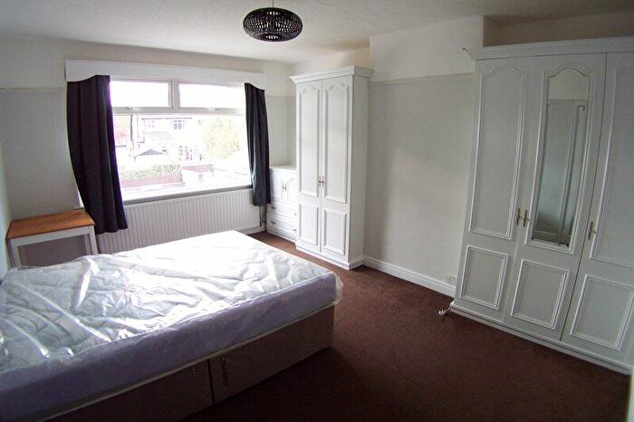 4 Bedroom Semi-Detached House To Rent In Otley Road, Leeds, LS6