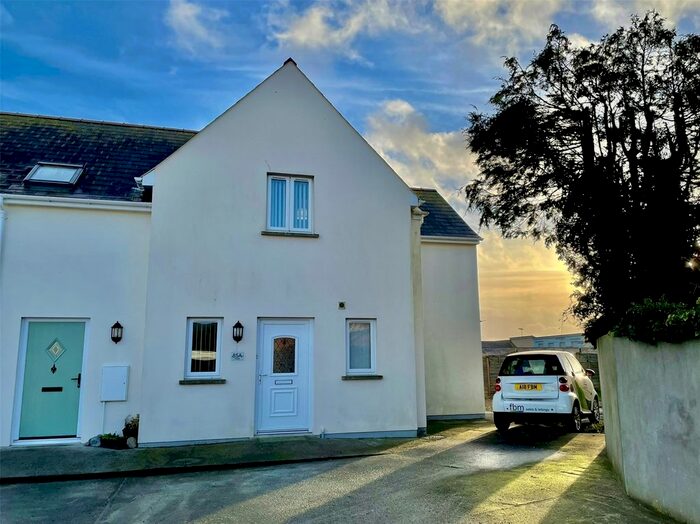 Semi-Detached House To Rent In Portfield, Haverfordwest, Sir Benfro, SA61