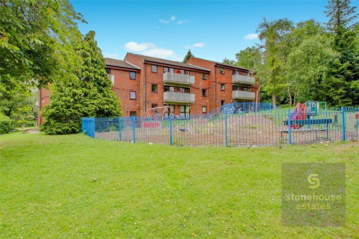 2 Bedroom Apartment To Rent In Springfield Close, North Finchley, London, N12