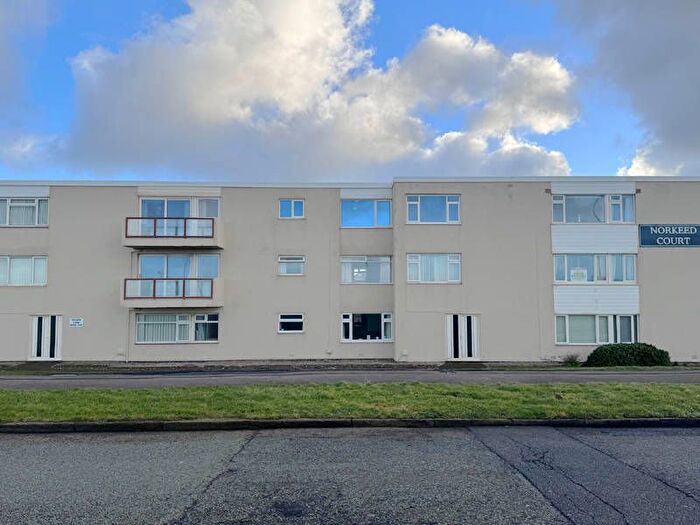 2 Bedroom Flat For Sale In Queens Promenade, Thornton-Cleveleys, FY5