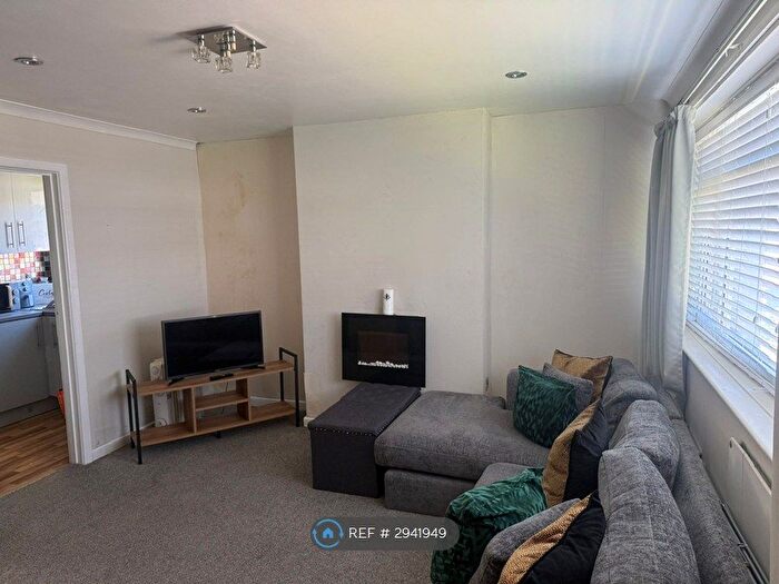 1 Bedroom Flat To Rent In Barnfield Court, Southampton, SO19
