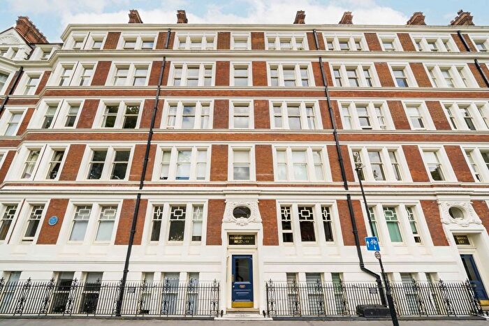 2 Bedroom Flat To Rent In Ridgmount Gardens, London, WC1E