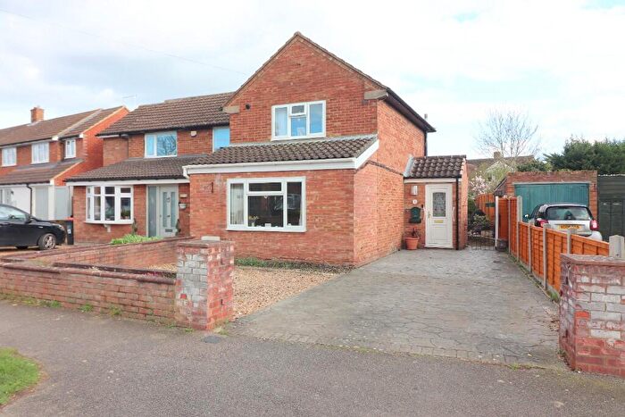 2 Bedroom Semi-Detached House For Sale In Stuart Road, Barton Le Clay, Bedfordshire, MK45