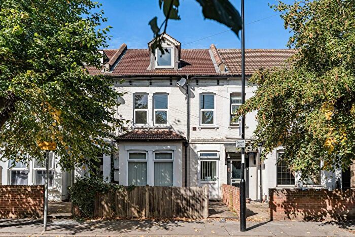 2 Bedroom Apartment For Sale In Sydenham Road, Croydon, CR0