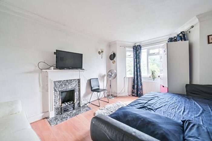 1 Bedroom Flat For Sale In Shoot Up Hill, West Hampstead, London, NW2